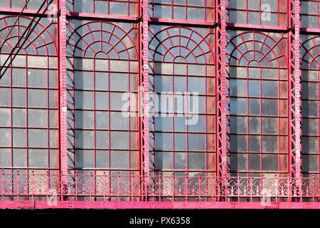 2018-10-01, Antwerpen, Belgien: Glas und Stahl Ornamente der riesigen Glas Gewölbe der Zug Der Hauptbahnhof von Antwerpen. Antwerpen, Stockfoto