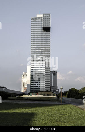 Modernes Gebäude in der Wagramerstrasse, Österreich, Wien, 22. Bezirk, Donaucity Stockfoto