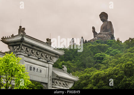 Tian Tan (Ändern des Himmels) und des Großen Buddha Po Lin Kloster, Lantau Island, Hong Kong, China. Stockfoto