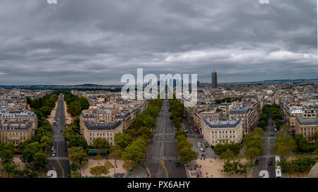 Paris, Frankreich, 15. August 2018: Panoramablick auf La Defense in Paris Arc de Triomphe de l'Etoile Stockfoto