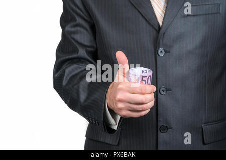 Mann hält in seiner Faust, ein Bündel Geld in Stückelungen von fünfhundert Euro, mit einem Daumen hoch, auf einem weißen Hintergrund isoliert Stockfoto