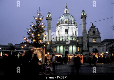 Weihnachtsmarkt am Karl s Kathedrale in Wien, Österreich, Wien, 4. Bezirk, Karl s Kirche Stockfoto