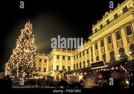 Weihnachtsmarkt auf Schloss Schönbrunn, Österreich, Wien, 13. Bezirk, Schönbrunn Stockfoto