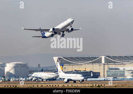 Flughafen Frankfurt/Main, FRA, Fraport, Lufthansa Airbus A 330, take-off, Stockfoto