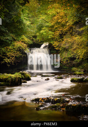 Kessel fällt Wasserfall an der Walden Beck an der West Burton in den Yorkshire Dales Stockfoto