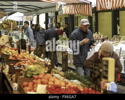 Naschmarkt Obst und Gemüsestand Hektik, Österreich, Wien, 5. Bezirk, Naschmarkt Stockfoto