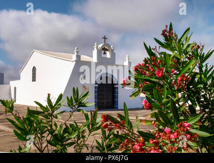 Lanzarote, Spanien - Juni 9, 2017: Madasche typische Kirche der Insel Stockfoto