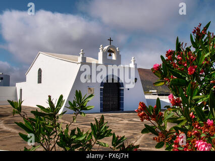 Lanzarote, Spanien - Juni 9, 2017: Madasche typische Kirche der Insel Stockfoto