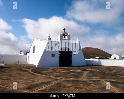 Lanzarote, Spanien - Juni 9, 2017: Madasche typische Kirche der Insel Stockfoto