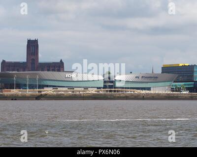 LIVERPOOL, Großbritannien - ca. Juni 2016: die Arena und das Convention Center (ACC Liverpool Liverpool), die Häuser der Echo Arena und dem BT Convention Centre ist die Stockfoto