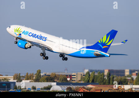 Paris/Frankreich 9. Oktober 2018: Airbus A330 von Air Caraibes Landung am Flughafen Paris Stockfoto