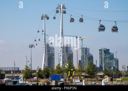Emirates Air Line Seilbahnen und Gondelbahn, Greenwich, London, England, Großbritannien Stockfoto