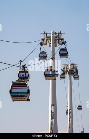 Emirates Air Line Seilbahnen und Gondelbahn, Greenwich, London, England, Großbritannien Stockfoto