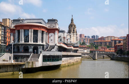 Äußere des Mercado de la Ribera entlang den Fluss Nervion in Bilbao, Spanien, Europa Stockfoto