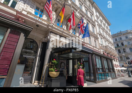 Von außen das berühmte Hotel Sacher, Wien, Österreich, Europa Stockfoto