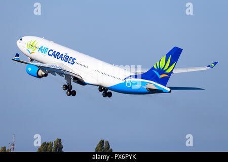 Paris/Frankreich 9. Oktober 2018: Airbus A330 von Air Caraibes Landung am Flughafen Paris Stockfoto