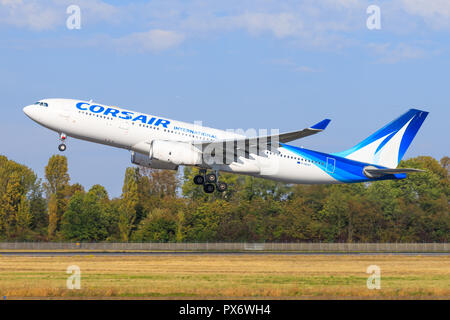 Paris/Frankreich 9. Oktober 2018: Airbus A330 von Corsair Landung am Flughafen Paris. Stockfoto