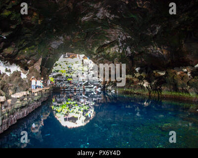Lanzarote, Spanien - Juni 2, 2018: Cueva de los Verdes, Besuch der Lava Kanal Stockfoto
