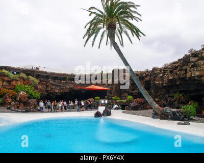 Lanzarote, Spanien - Juni 2, 2018: Cueva de los Verdes, Besuch der Lava Kanal Stockfoto