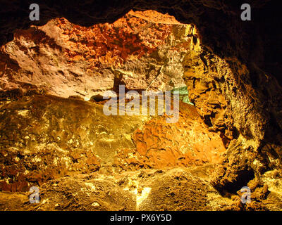 Lanzarote, Spanien - Juni 2, 2018: Cueva de los Verdes, Besuch der Lava Kanal Stockfoto