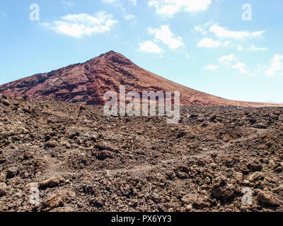 Lanzarote, Spanien - Juni 5, 2017: Typische vulkanischen Landschaft der Insel Stockfoto