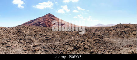 Lanzarote, Spanien - Juni 5, 2017: Typische vulkanischen Landschaft der Insel Stockfoto