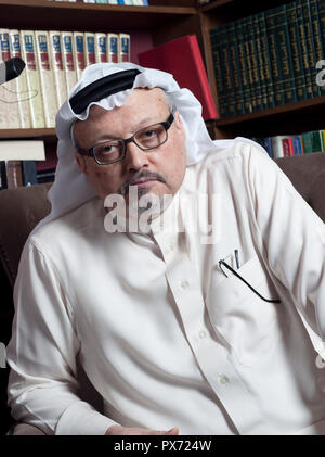 Portrait - der Washington Post - Saudi journalist Jamal Khashoggi in seinem Haus in Jeddah, Saudi-Arabien - Jan 13, 2016 Stockfoto