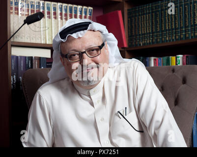 Portrait - der Washington Post - Saudi journalist Jamal Khashoggi in seinem Haus in Jeddah, Saudi-Arabien - Jan 13, 2016 Stockfoto