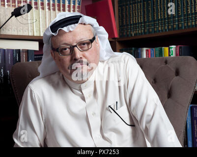 Portrait - der Washington Post - Saudi journalist Jamal Khashoggi in seinem Haus in Jeddah, Saudi-Arabien - Jan 13, 2016 Stockfoto