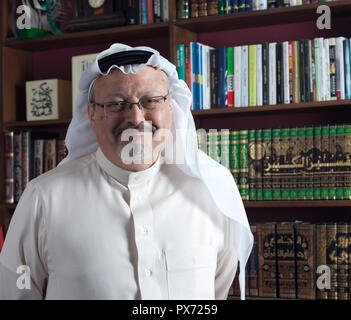 Portrait - der Washington Post - Saudi journalist Jamal Khashoggi in seinem Haus in Jeddah, Saudi-Arabien - Jan 13, 2016 Stockfoto