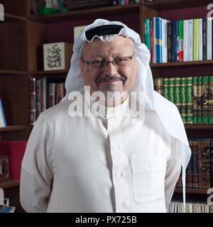 Portrait - der Washington Post - Saudi journalist Jamal Khashoggi in seinem Haus in Jeddah, Saudi-Arabien - Jan 13, 2016 Stockfoto