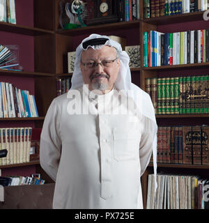 Portrait - der Washington Post - Saudi journalist Jamal Khashoggi in seinem Haus in Jeddah, Saudi-Arabien - Jan 13, 2016 Stockfoto