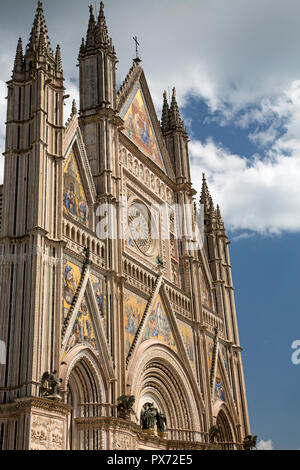 Detail der Dom von Orvieto Fassade Stockfoto