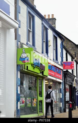 Tranent, East Lothian, Schottland, Vereinigtes Königreich. Eine hohe Straße und Einkaufszentrum in einer Gemeinschaft ausserhalb von Edinburgh. Stockfoto