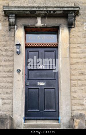 Tranent, East Lothian, Schottland, Vereinigtes Königreich. Eine Tür und Tor in Livingston, Schottland. Stockfoto