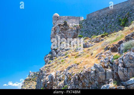 Die venezianische Festung von Franzensfeste auf dem Hügel in der Altstadt von Rethimnon, Kreta, Griechenland. Stockfoto