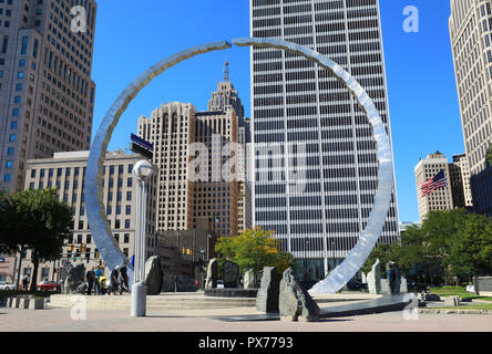 Transzendierende sculpure, der Michigan Arbeit Legacy Wahrzeichen, entworfen von David Barr & Sergio de Giusti bei Hart-Plaza, am Flussufer, in Detroit, USA Stockfoto