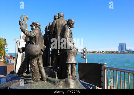 Das Tor zur Freiheit, ein Denkmal für die Underground Railroad, von Ed Dwight, auf Detroit Riverfront, in Michigan, USA Stockfoto