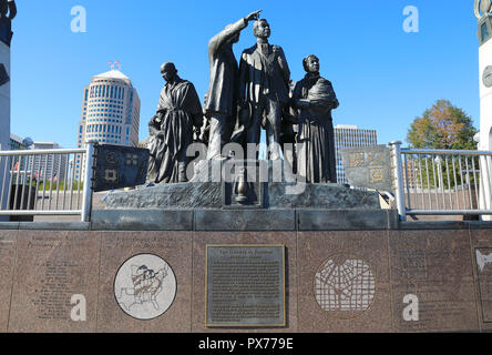 Das Tor zur Freiheit, ein Denkmal für die Underground Railroad, von Ed Dwight, auf Detroit Riverfront, in Michigan, USA Stockfoto