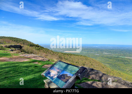 Signage am Standort des Historischen Catskill Mountain House mit Blick über New York Landschaft, in der Nähe von Tannersville, New York, USA Stockfoto