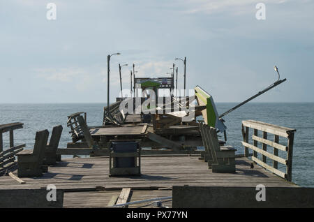 Beschädigung der Bouge Einlass Fishing Pier aus Hurrikan Florence Stockfoto