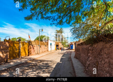 SAN PEDRO DE ATACAMA, CHILE - Januar 18, 2018: Blick auf die Fassade des Gebäudes im Zentrum der Stadt Stockfoto