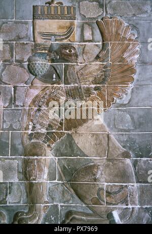 Winged anthropomorphen Stier aus glasierter Keramik (5.-6. Jh. nach Chr.). Von Persepolis, Iran. National Museum des Iran. Teheran. Die Islamische Republik Iran. Stockfoto