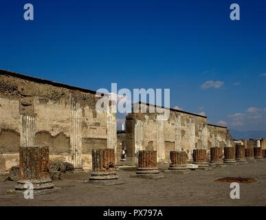 Italien. Pompeji. Römische Stadt im Jahr 79 N.CHR. durch den Ausbruch des Vesuv vernichtet. Forum. Die Basilika. 130-120 BC. La Campania. Stockfoto