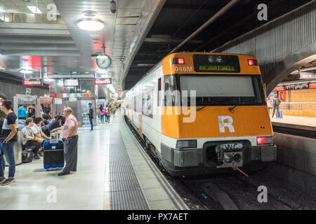 Renfe, Rodalies, R, Linie, Lokale, Schulen, Netzwerk, at, Placa Catalunya, Zug, Bahn, Bahnhof, Barcelona, Katalonien, Katalanisch, Katalonien, Spanien, Spanisch, Europa, Europäischen, Stockfoto