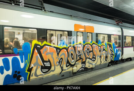 Renfe, Rodalies, R, Linie, Lokale, Schulen, Netzwerk, at, Placa Catalunya, Zug, Bahn, Bahnhof, Barcelona, Katalonien, Katalanisch, Katalonien, Spanien, Spanisch, Europa, Europäischen, Stockfoto