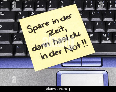 Memo-Hinweis auf Notebook, Spare in der Zeit Dann hast du in der nicht sparen Stockfoto