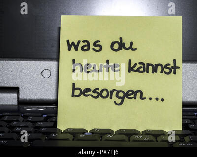 Memo-Hinweis auf Notebook, war du Heute Kannst Besorgen, gibt es keinen besseren Zeitpunkt als jetzt Stockfoto