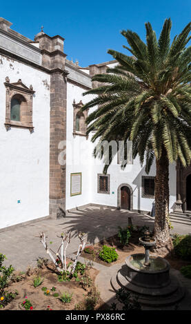 Blick auf den Patio de Los Naranjos, dem Hof der Orangenbäume, in die Kathedrale Santa Ana, Las Palmas de Gran Canaria, Spanien Stockfoto