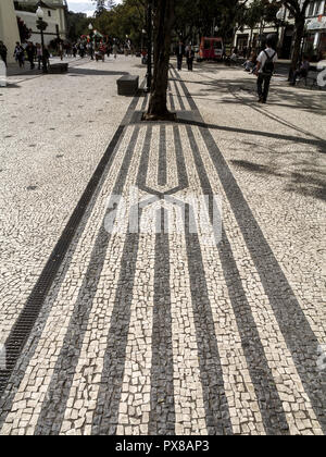 Dekoriert Pflasterung, Fußgängerzone Lane, ablassen, Portugal, Madeira, Funchal Stockfoto